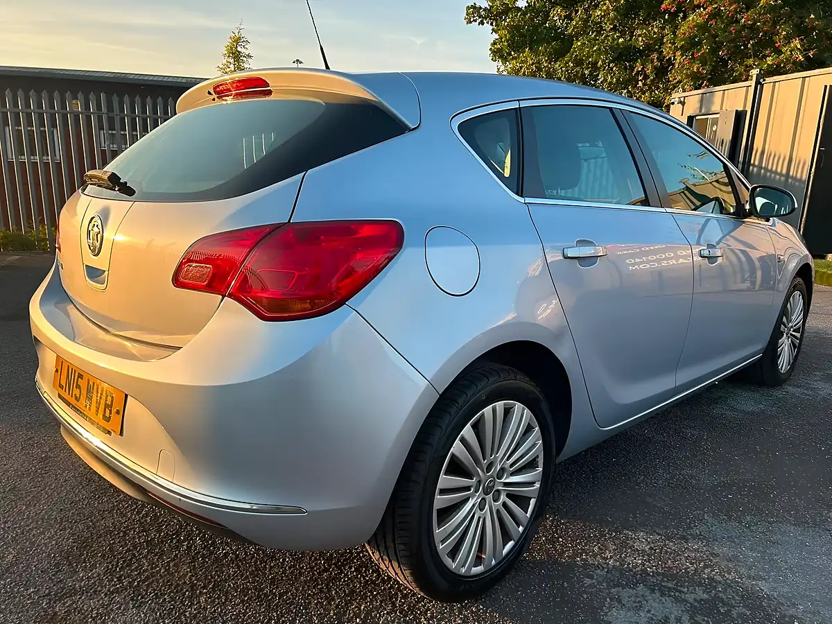Used 2015 Vauxhall Astra Excite Silver - Interior and Exterior details 7