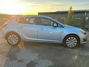 Used 2015 Vauxhall Astra Excite Silver - Interior and Exterior details 8