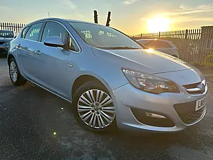 Used 2015 Vauxhall Astra Excite Silver - Interior and Exterior details 9
