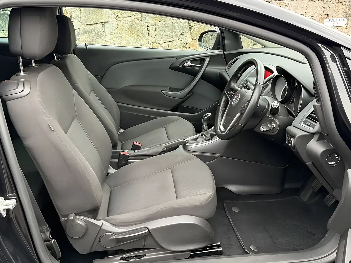 Used 2015 Vauxhall Astra Gtc Limited Edition Black - Interior and Exterior details 5