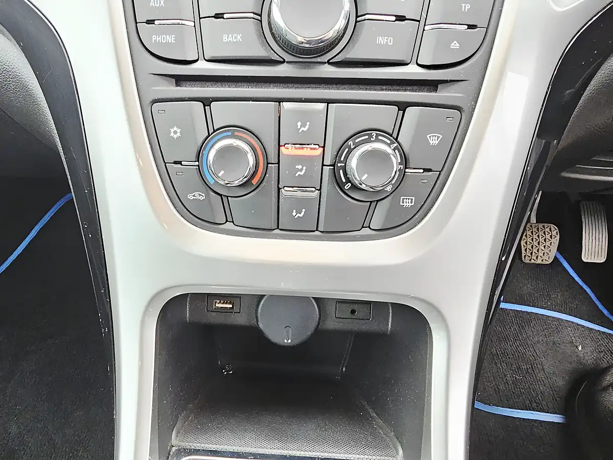 Used 2015 Vauxhall Astra Gtc Sri Blue - Interior and Exterior details 11