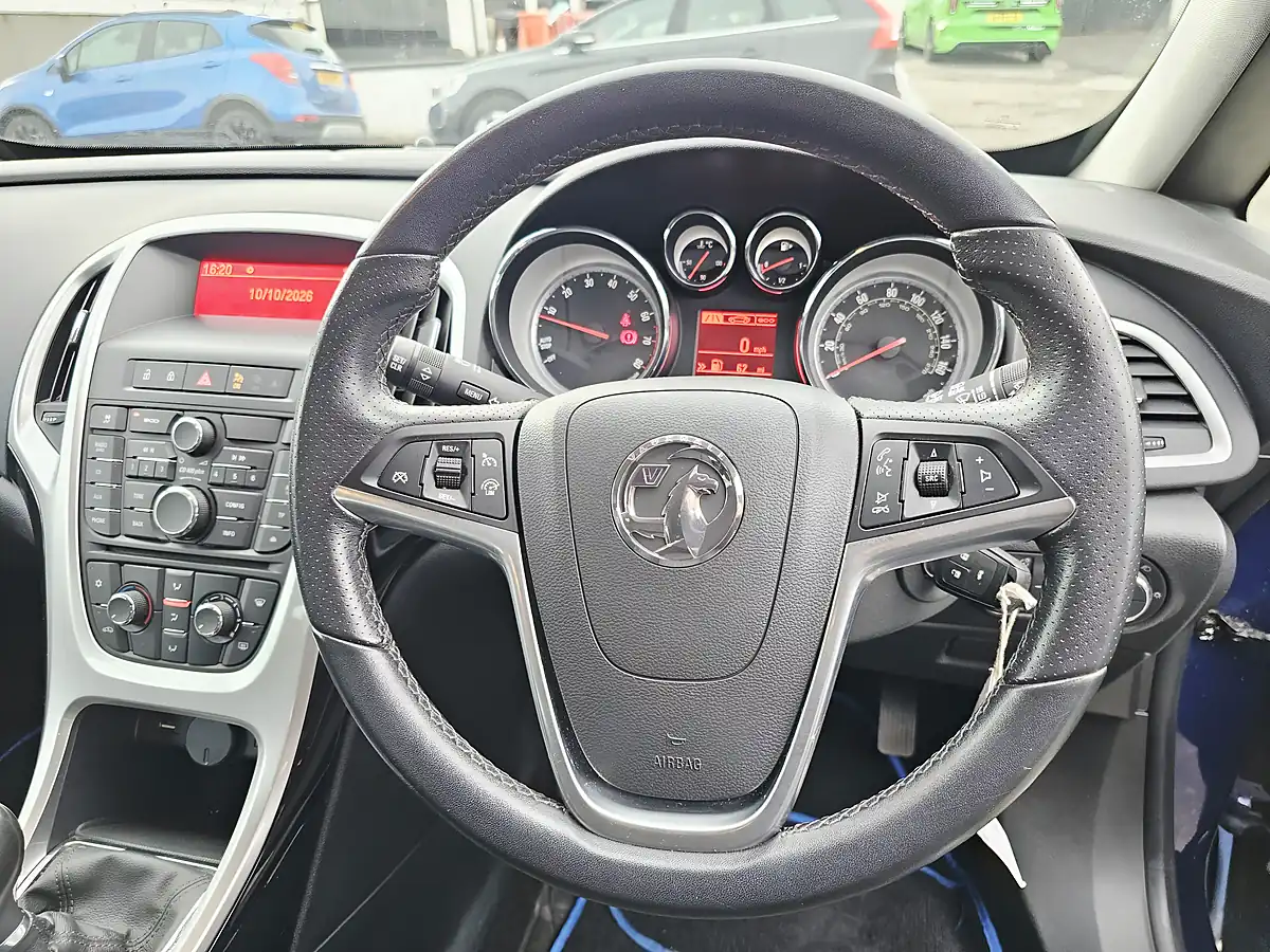 Used 2015 Vauxhall Astra Gtc Sri Blue - Interior and Exterior details 13