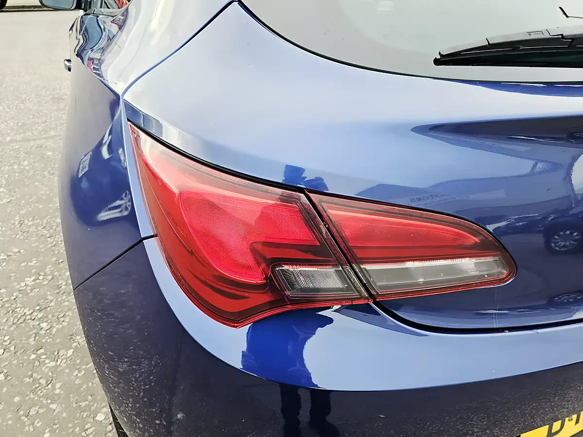 Used 2015 Vauxhall Astra Gtc Sri Blue - Interior and Exterior details 17