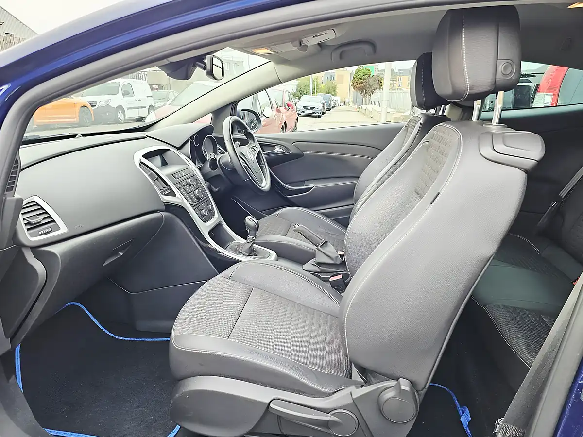 Used 2015 Vauxhall Astra Gtc Sri Blue - Interior and Exterior details 7