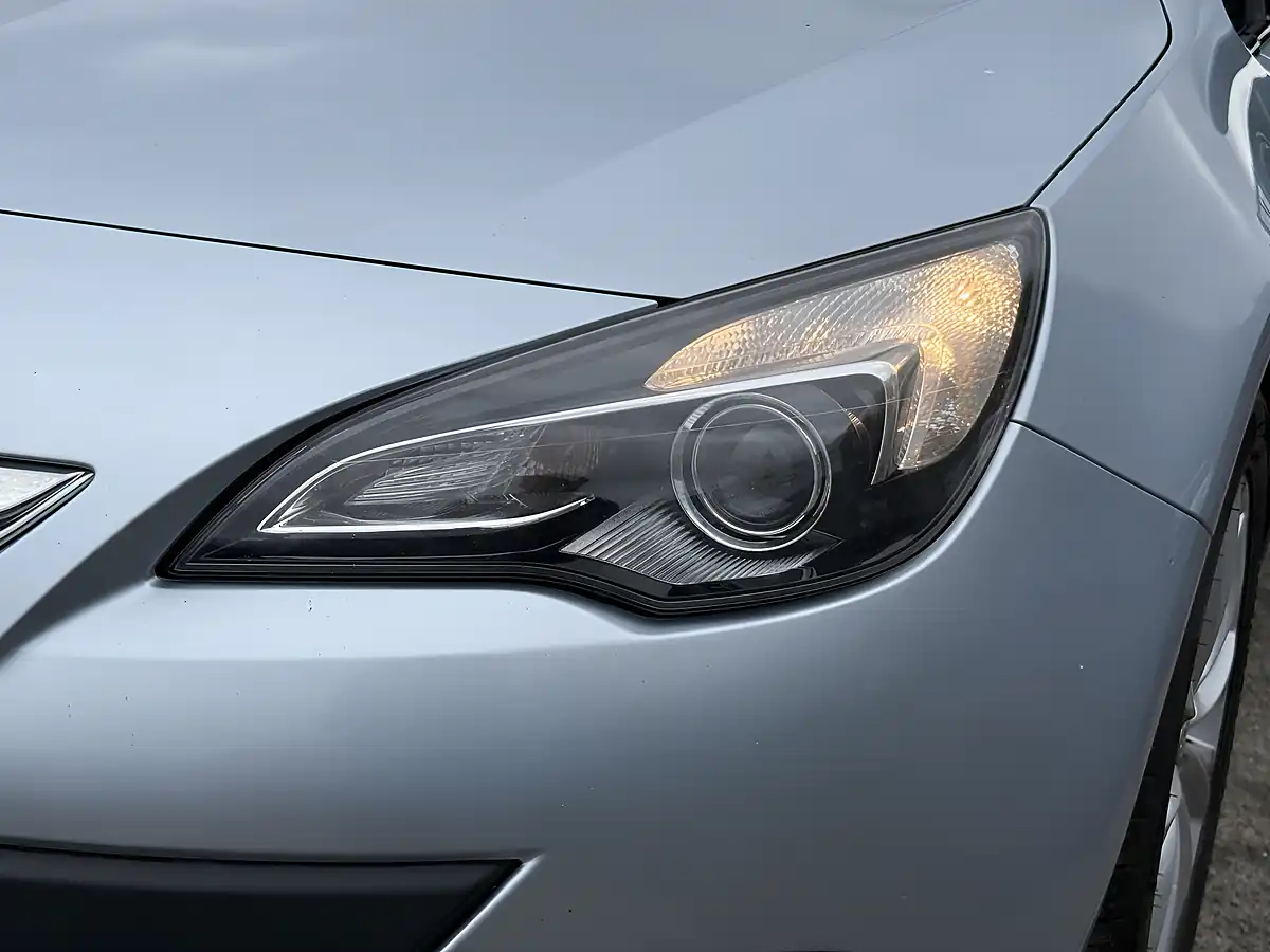 Used 2015 Vauxhall Astra Gtc Sri Silver - Interior and Exterior details 11