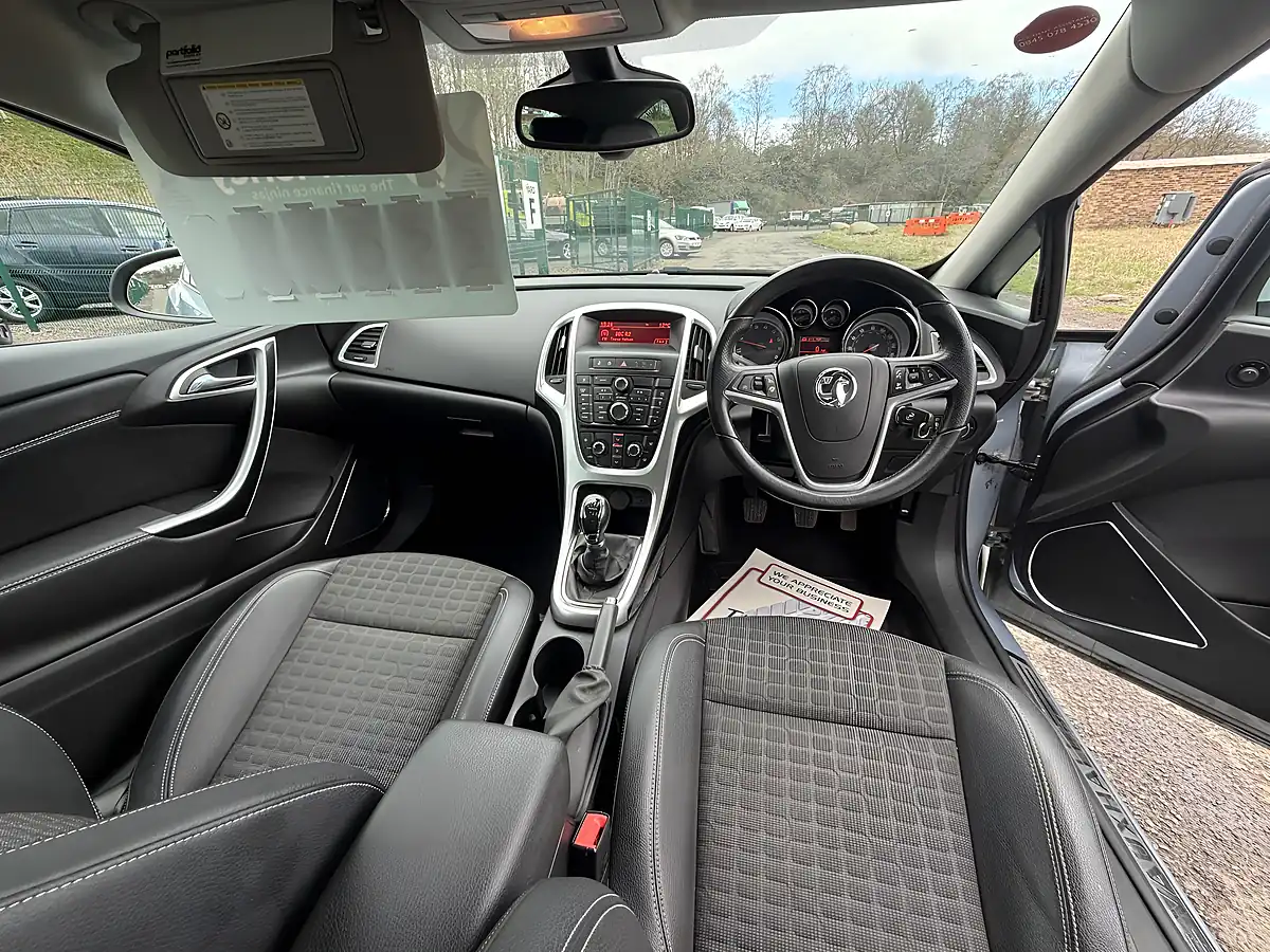 Used 2015 Vauxhall Astra Gtc Sri Silver - Interior and Exterior details 15
