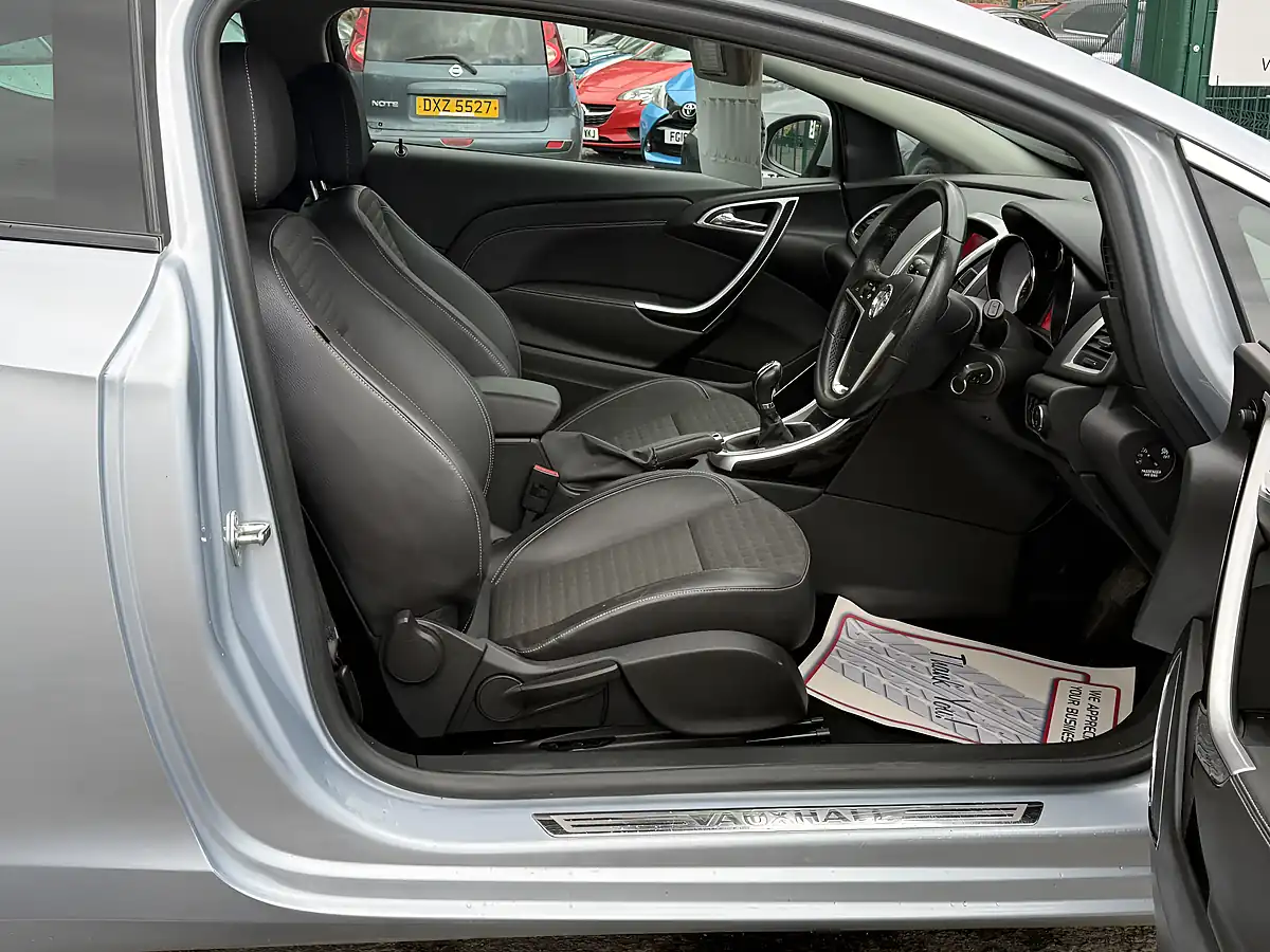 Used 2015 Vauxhall Astra Gtc Sri Silver - Interior and Exterior details 16