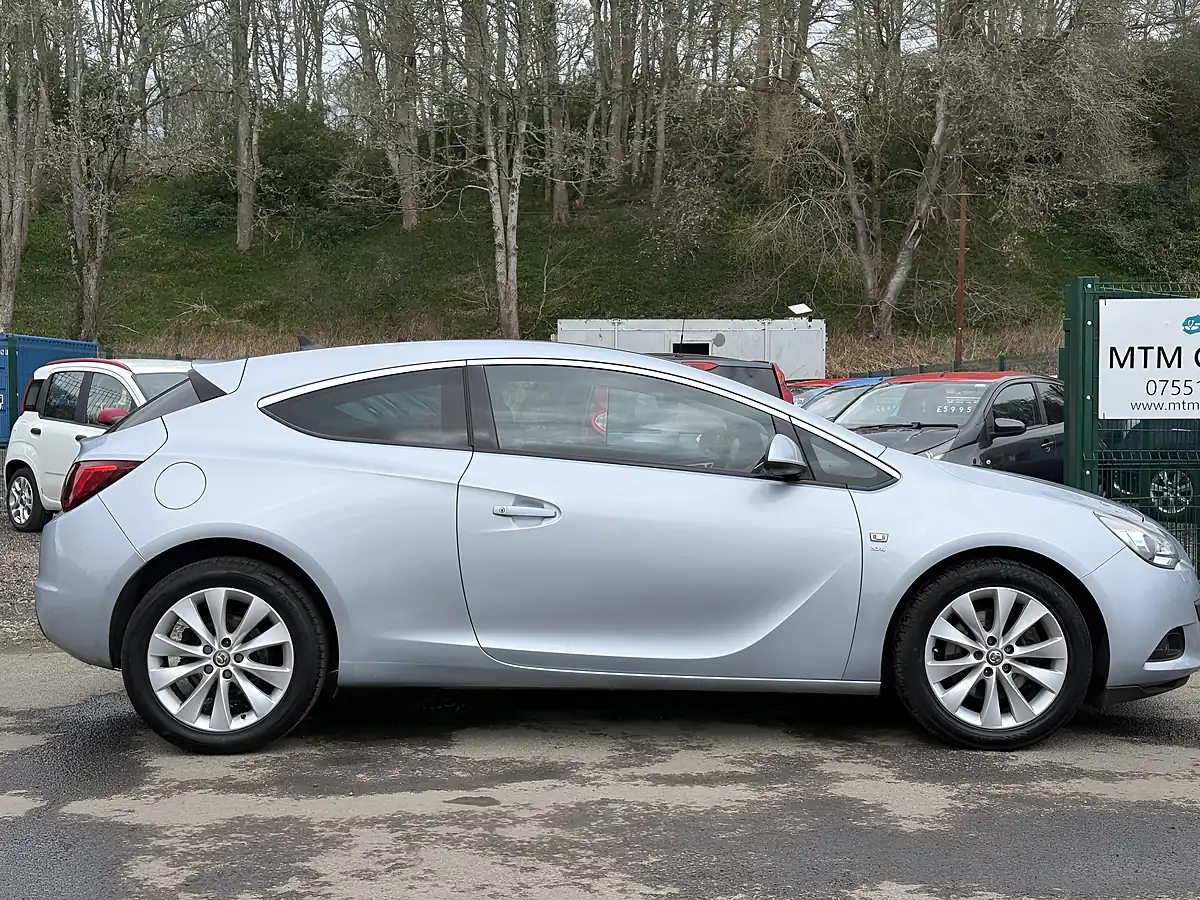 Used 2015 Vauxhall Astra Gtc Sri Silver - Interior and Exterior details 5