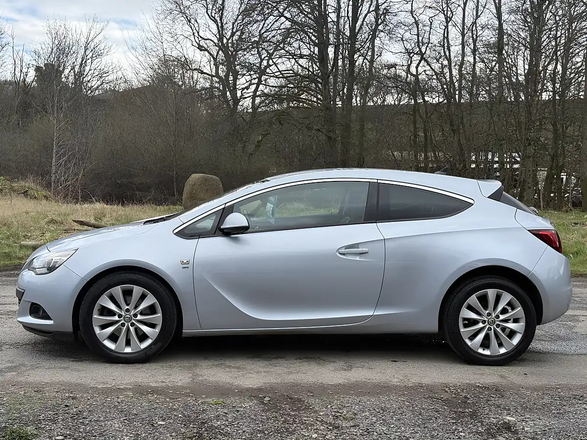 Used 2015 Vauxhall Astra Gtc Sri Silver - Interior and Exterior details 9