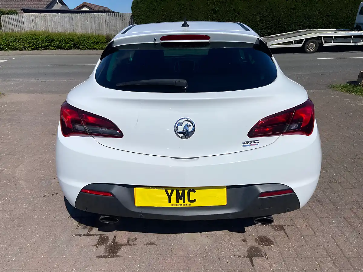 Used 2015 Vauxhall Astra Gtc Sri White - Interior and Exterior details 11