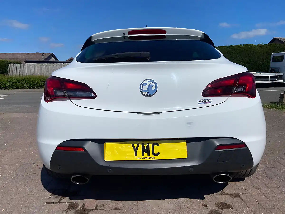 Used 2015 Vauxhall Astra Gtc Sri White - Interior and Exterior details 12
