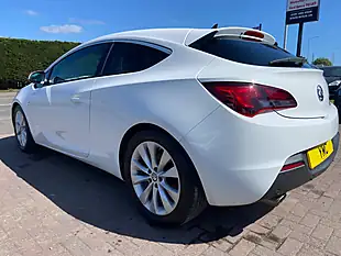 Used 2015 Vauxhall Astra Gtc Sri White - Interior and Exterior details 14