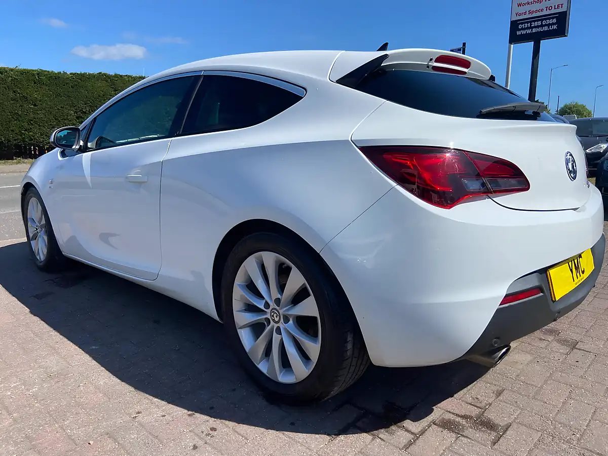 Used 2015 Vauxhall Astra Gtc Sri White - Interior and Exterior details 14