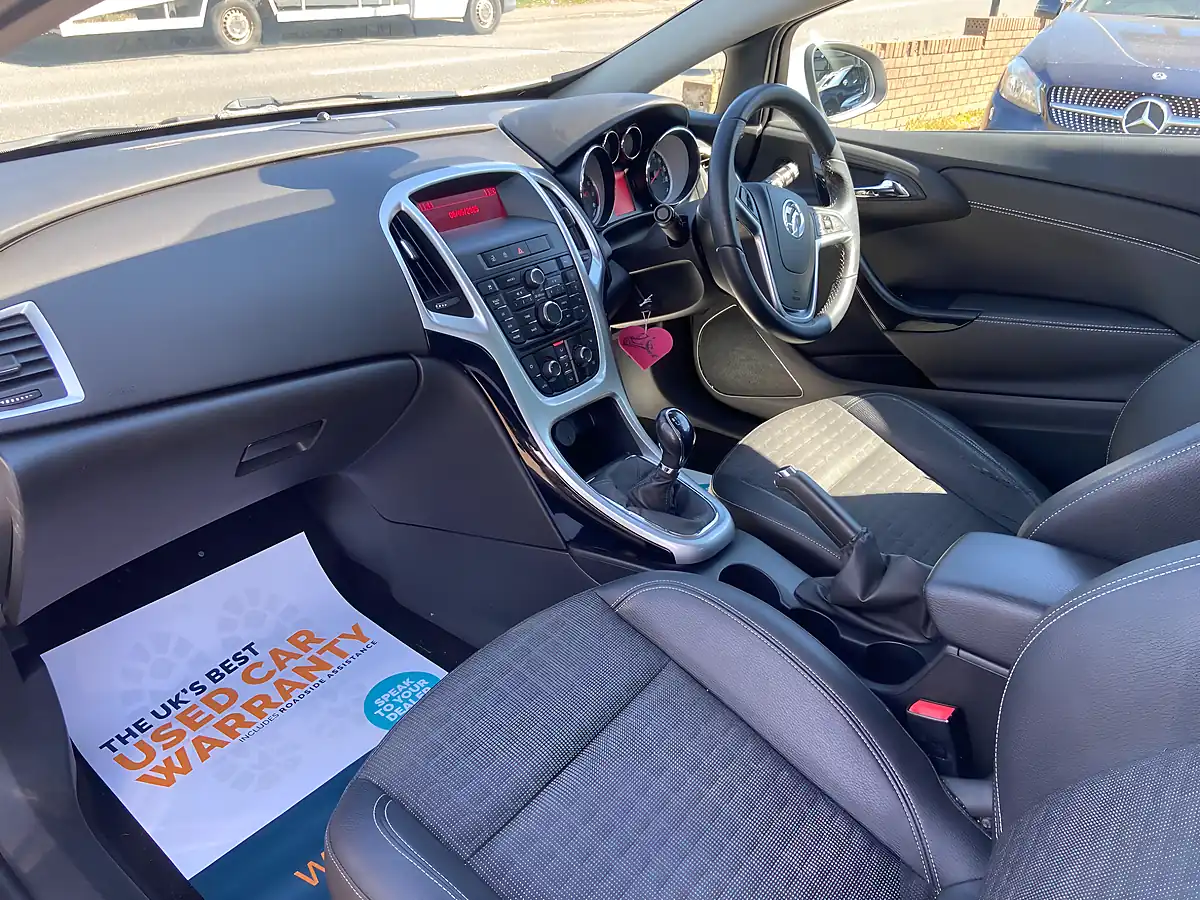 Used 2015 Vauxhall Astra Gtc Sri White - Interior and Exterior details 15