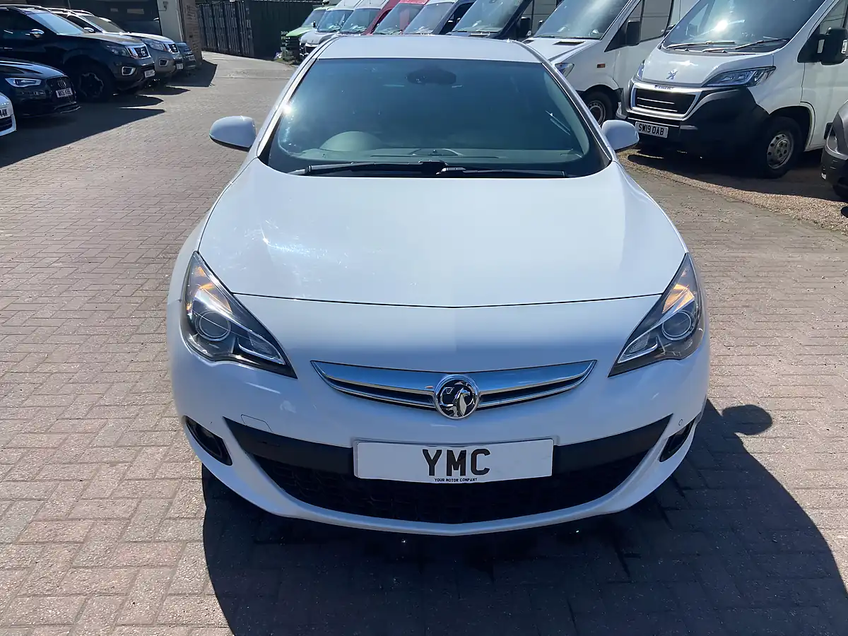 Used 2015 Vauxhall Astra Gtc Sri White - Interior and Exterior details 20