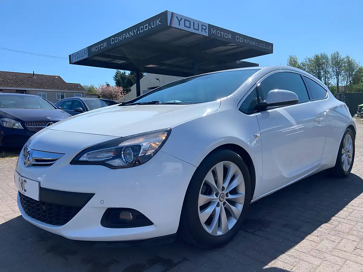 Used 2015 Vauxhall Astra Gtc Sri White - Interior and Exterior details 4