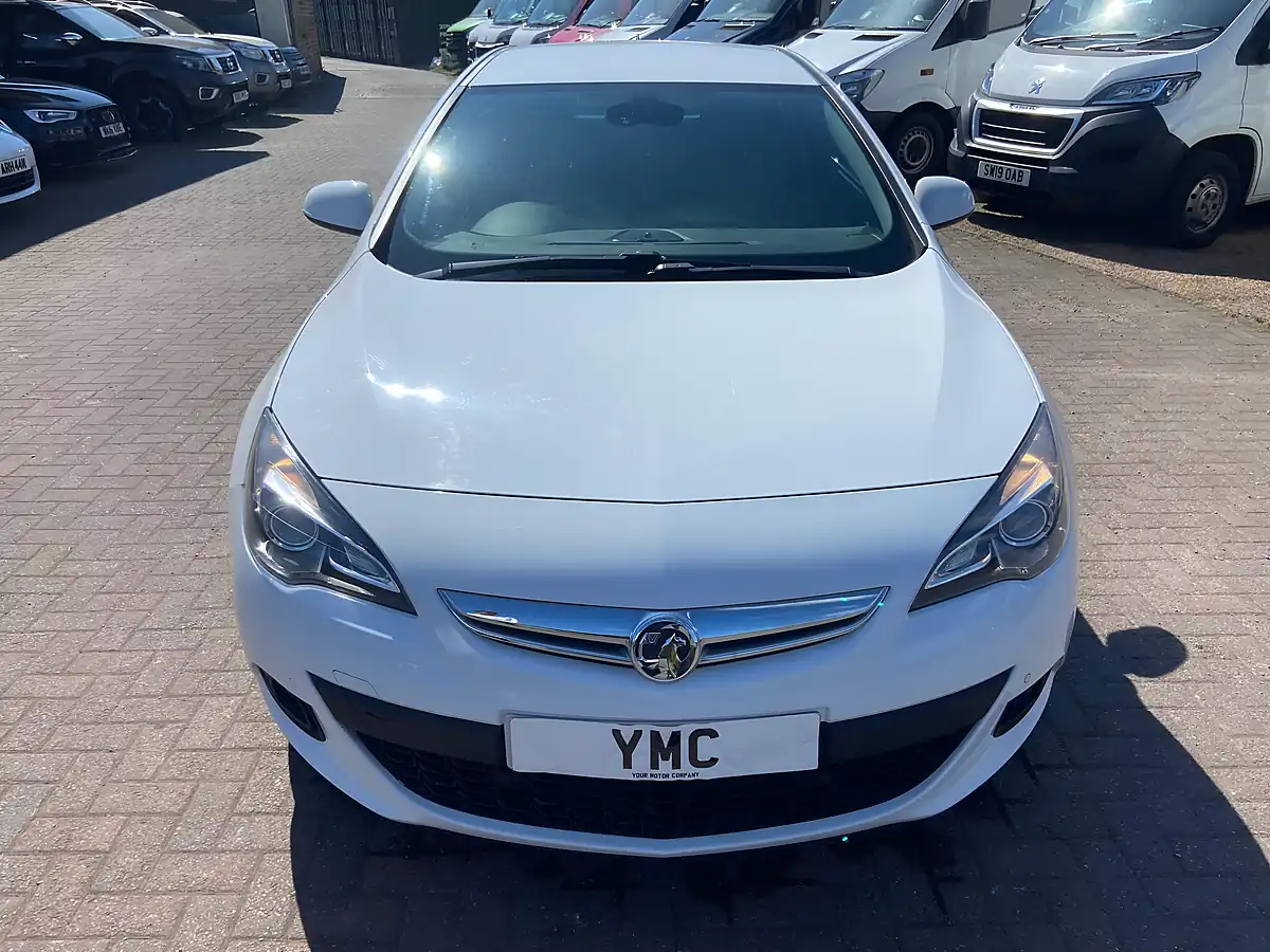 Used 2015 Vauxhall Astra Gtc Sri White - Interior and Exterior details 5