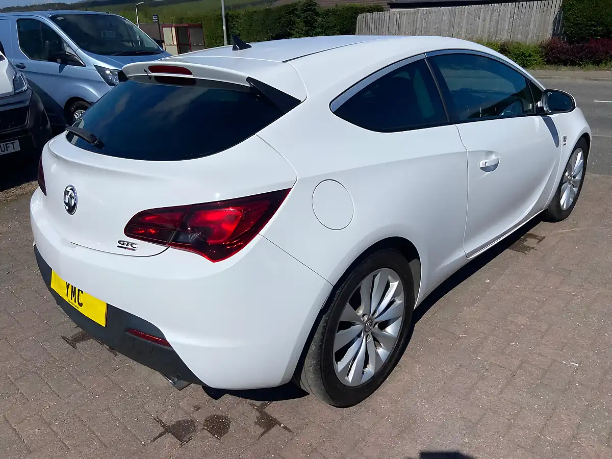 Used 2015 Vauxhall Astra Gtc Sri White - Interior and Exterior details 9