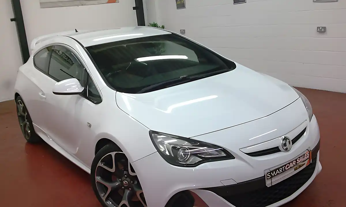 Used 2015 Vauxhall Astra Gtc Vxr Aero Pack Olympic White - Front View