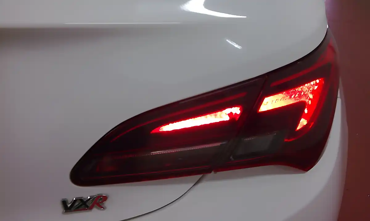 Used 2015 Vauxhall Astra Gtc Vxr Aero Pack Olympic White - Interior and Exterior details 13
