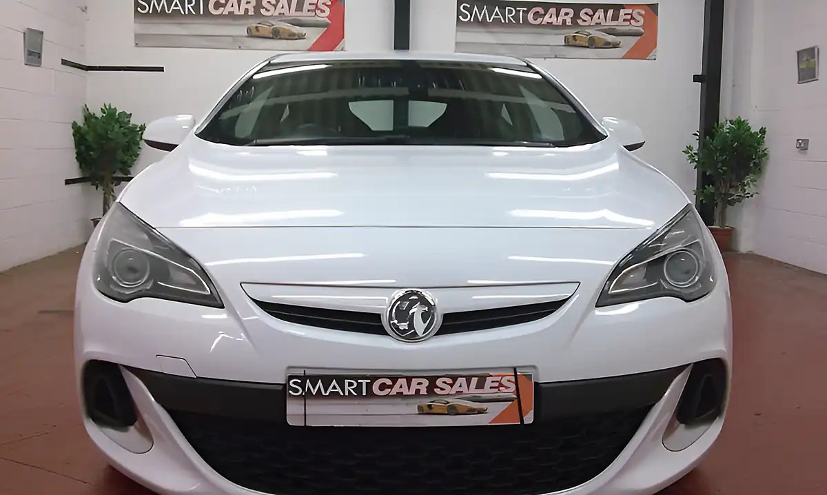 Used 2015 Vauxhall Astra Gtc Vxr Aero Pack Olympic White - Interior and Exterior details 4