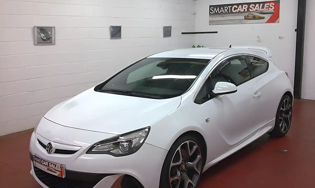Used 2015 Vauxhall Astra Gtc Vxr Aero Pack Olympic White - Interior and Exterior details 5