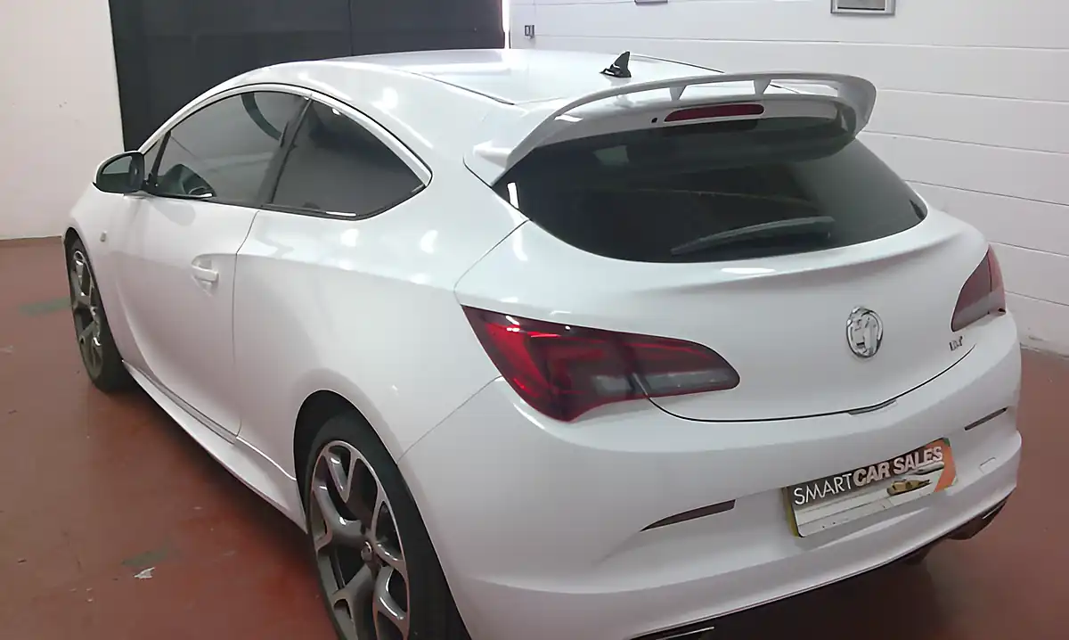 Used 2015 Vauxhall Astra Gtc Vxr Aero Pack Olympic White - Interior and Exterior details 6