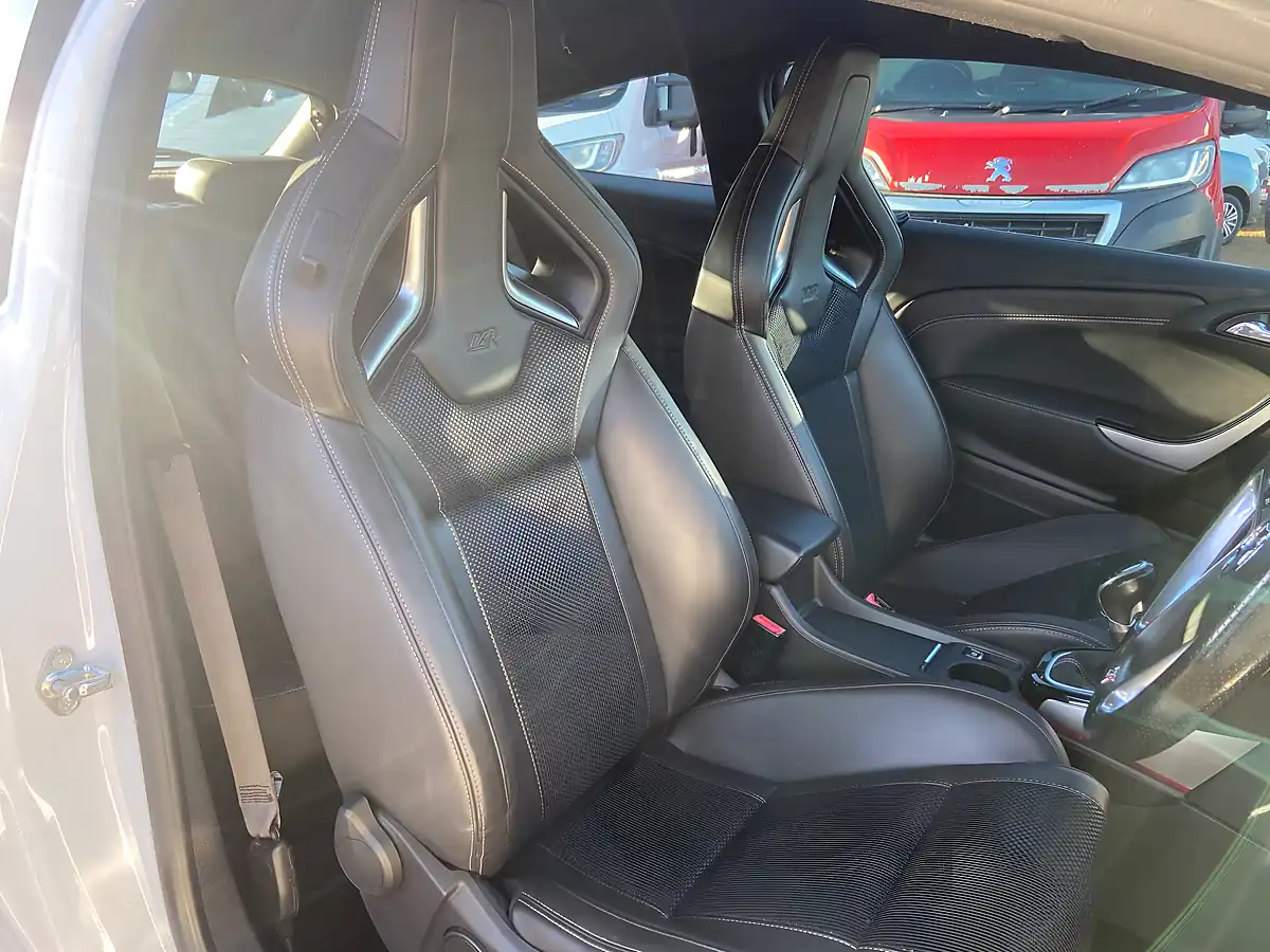 Used 2015 Vauxhall Astra Gtc Vxr White - Interior and Exterior details 13