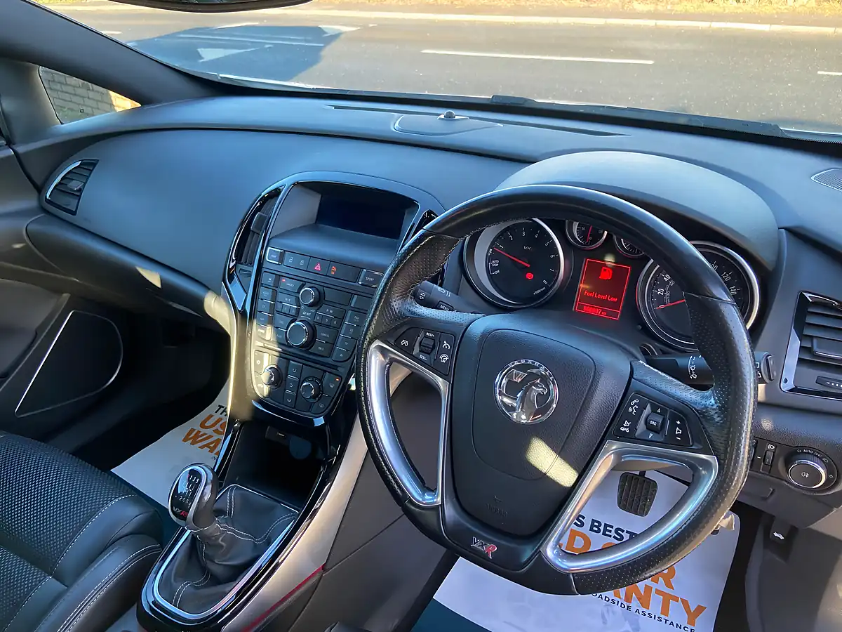 Used 2015 Vauxhall Astra Gtc Vxr White - Interior and Exterior details 14