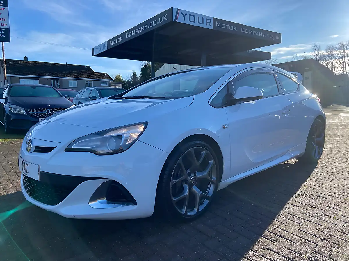 Used 2015 Vauxhall Astra Gtc Vxr White - Interior and Exterior details 16