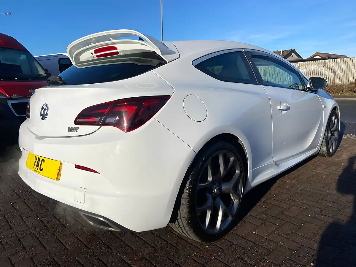 Used 2015 Vauxhall Astra Gtc Vxr White - Interior and Exterior details 19