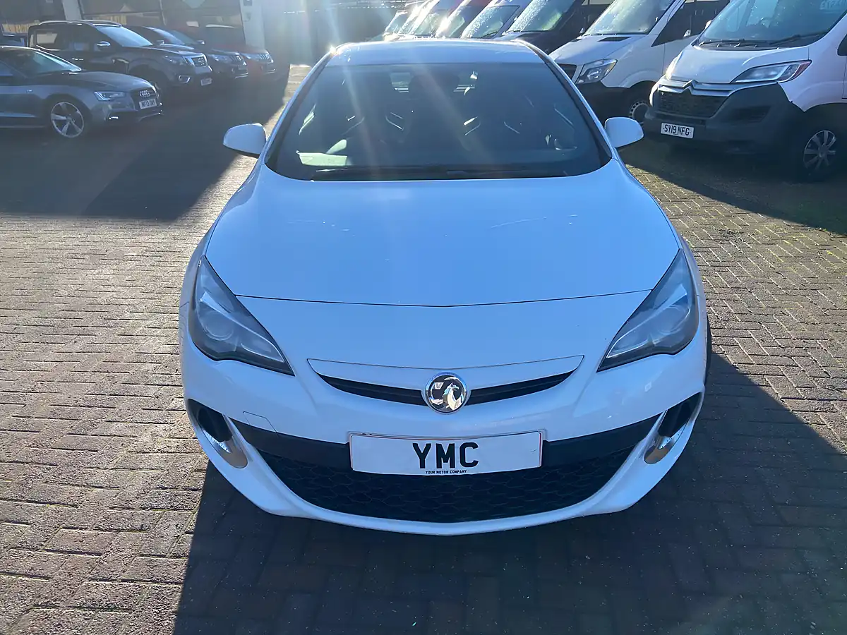 Used 2015 Vauxhall Astra Gtc Vxr White - Interior and Exterior details 3