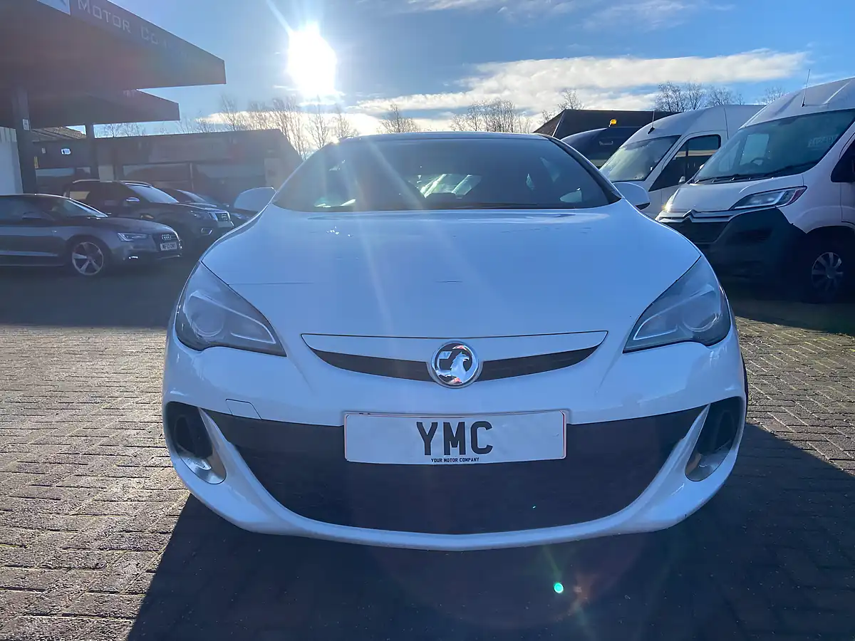 Used 2015 Vauxhall Astra Gtc Vxr White - Interior and Exterior details 4