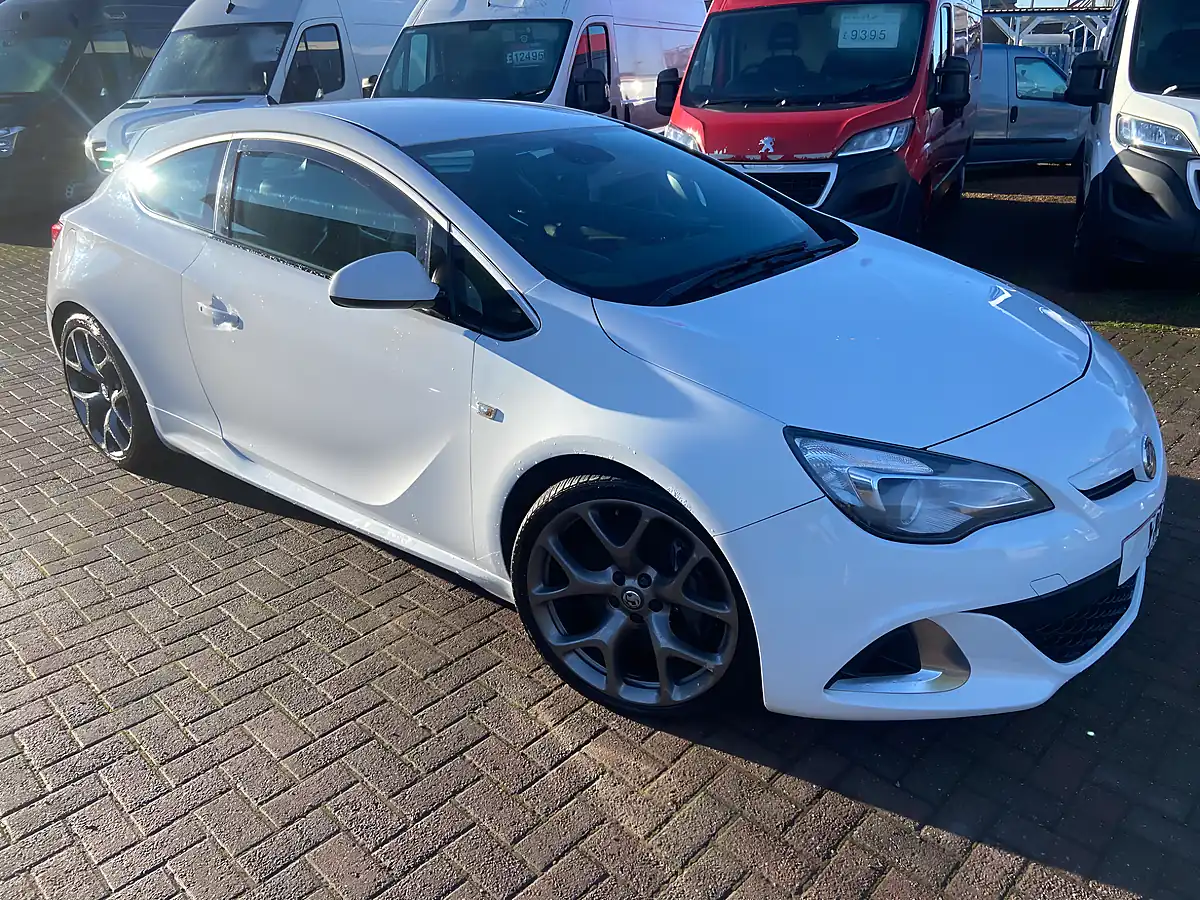 Used 2015 Vauxhall Astra Gtc Vxr White - Interior and Exterior details 5