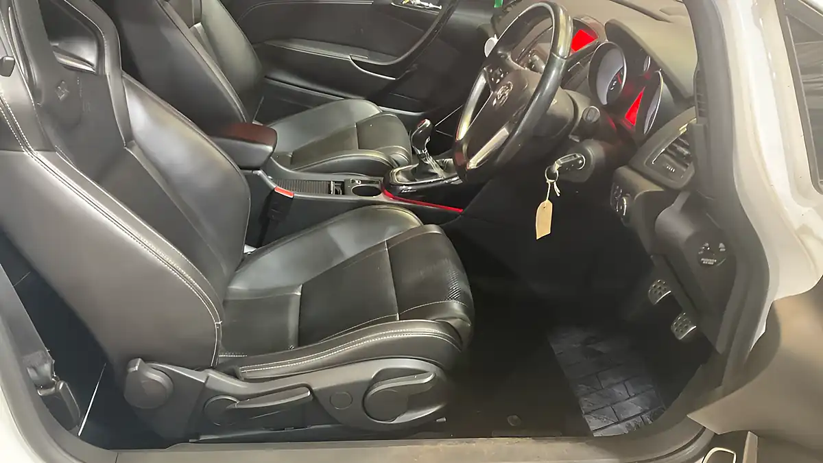 Used 2015 Vauxhall Astra Gtc Vxr White - Interior and Exterior details 10