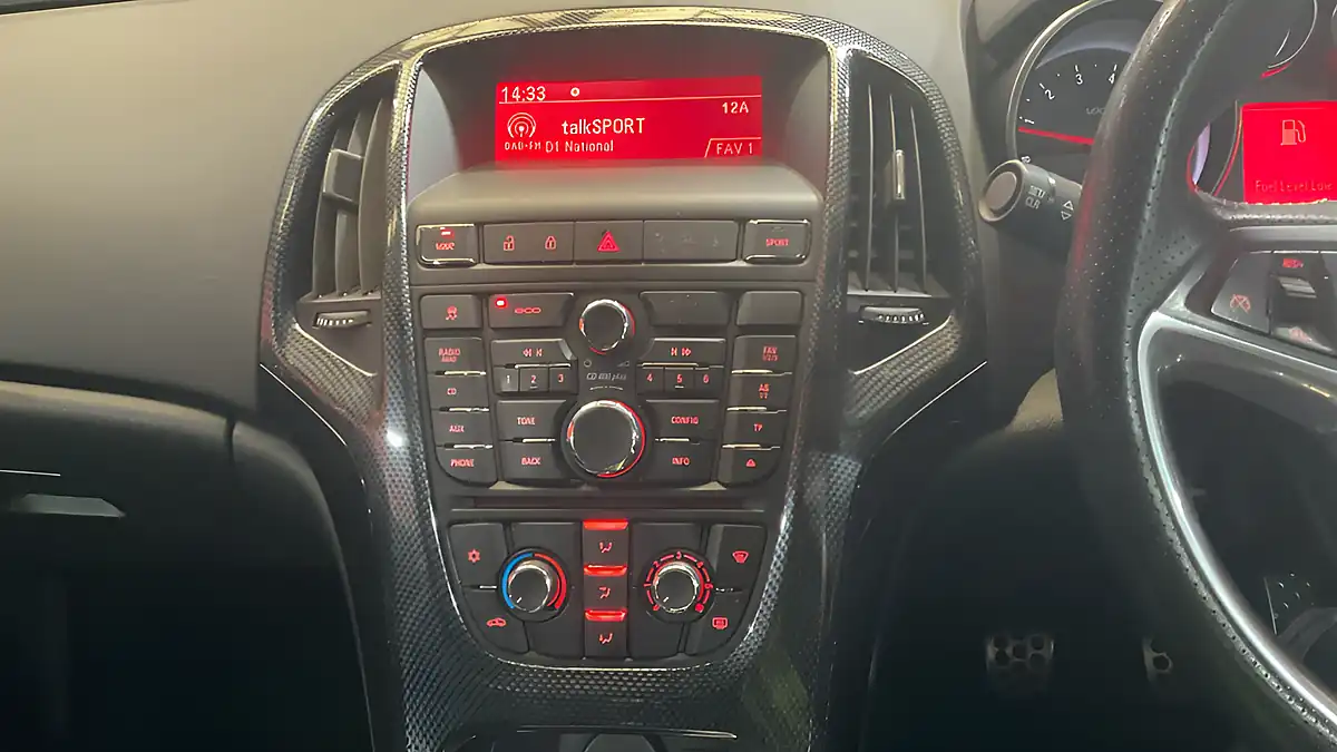Used 2015 Vauxhall Astra Gtc Vxr White - Interior and Exterior details 11