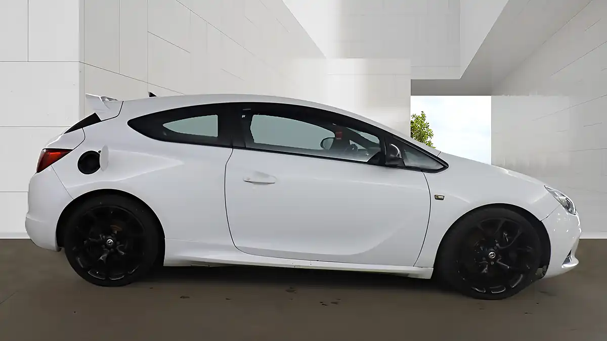 Used 2015 Vauxhall Astra Gtc Vxr White - Interior and Exterior details 4