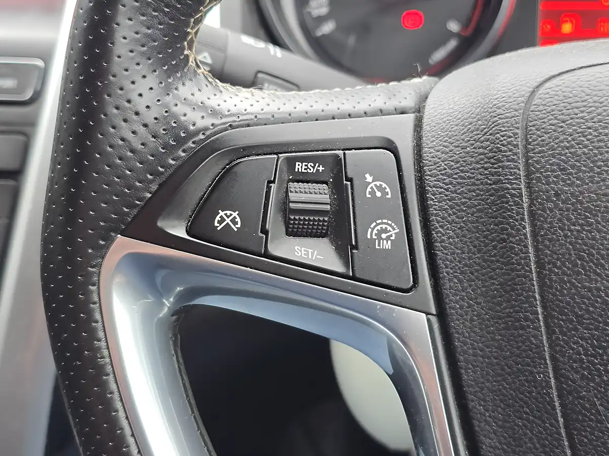 Used 2015 Vauxhall Astra Gtc Vxr White - Interior and Exterior details 12