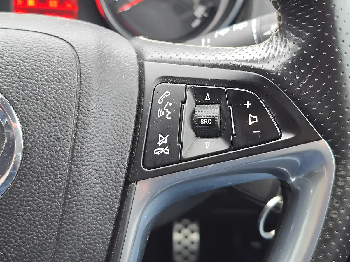 Used 2015 Vauxhall Astra Gtc Vxr White - Interior and Exterior details 13