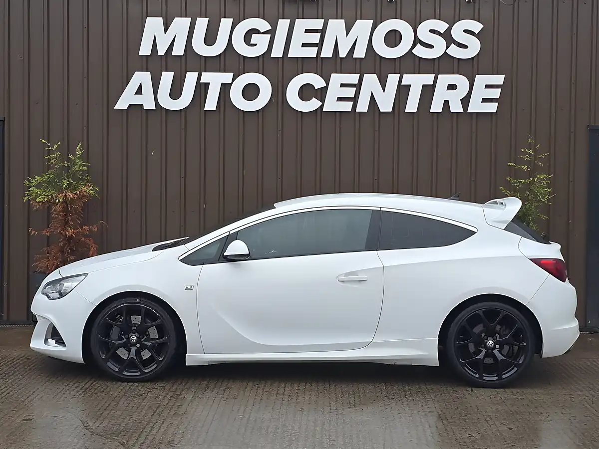 Used 2015 Vauxhall Astra Gtc Vxr White - Interior and Exterior details 4