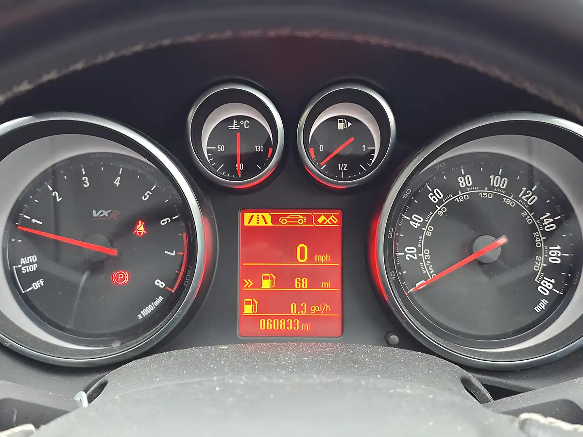 Used 2015 Vauxhall Astra Gtc Vxr White - Interior and Exterior details 8