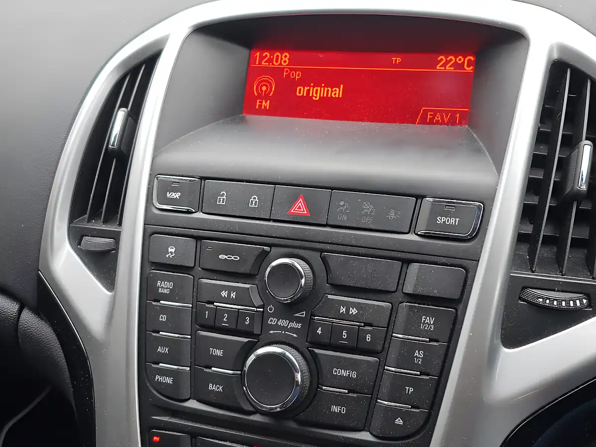 Used 2015 Vauxhall Astra Gtc Vxr White - Interior and Exterior details 9