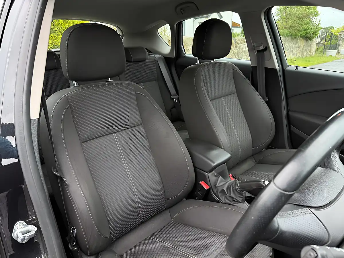 Used 2015 Vauxhall Astra Sri Black - Interior and Exterior details 11