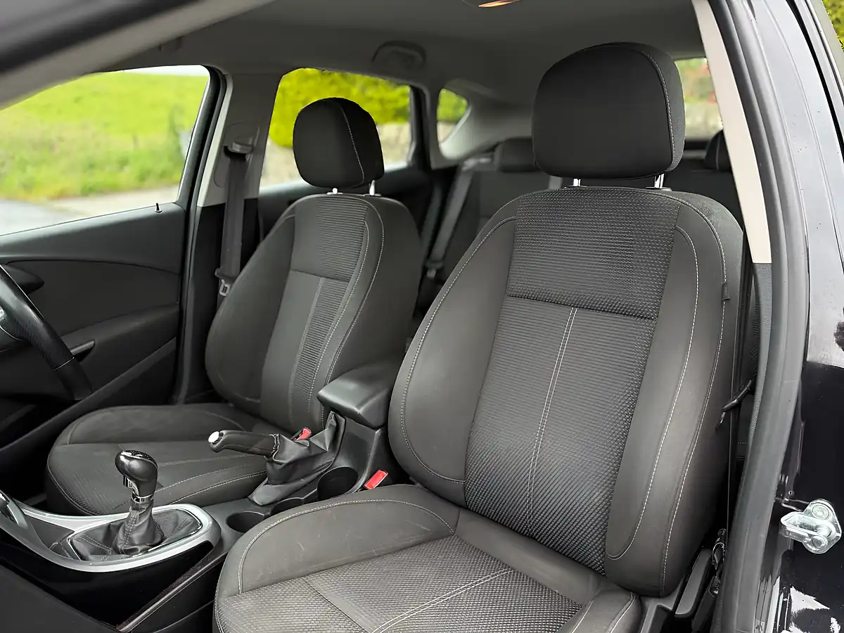 Used 2015 Vauxhall Astra Sri Black - Interior and Exterior details 13