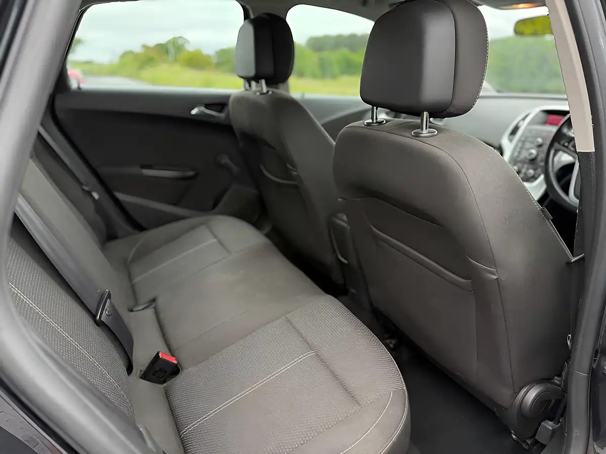 Used 2015 Vauxhall Astra Sri Black - Interior and Exterior details 14