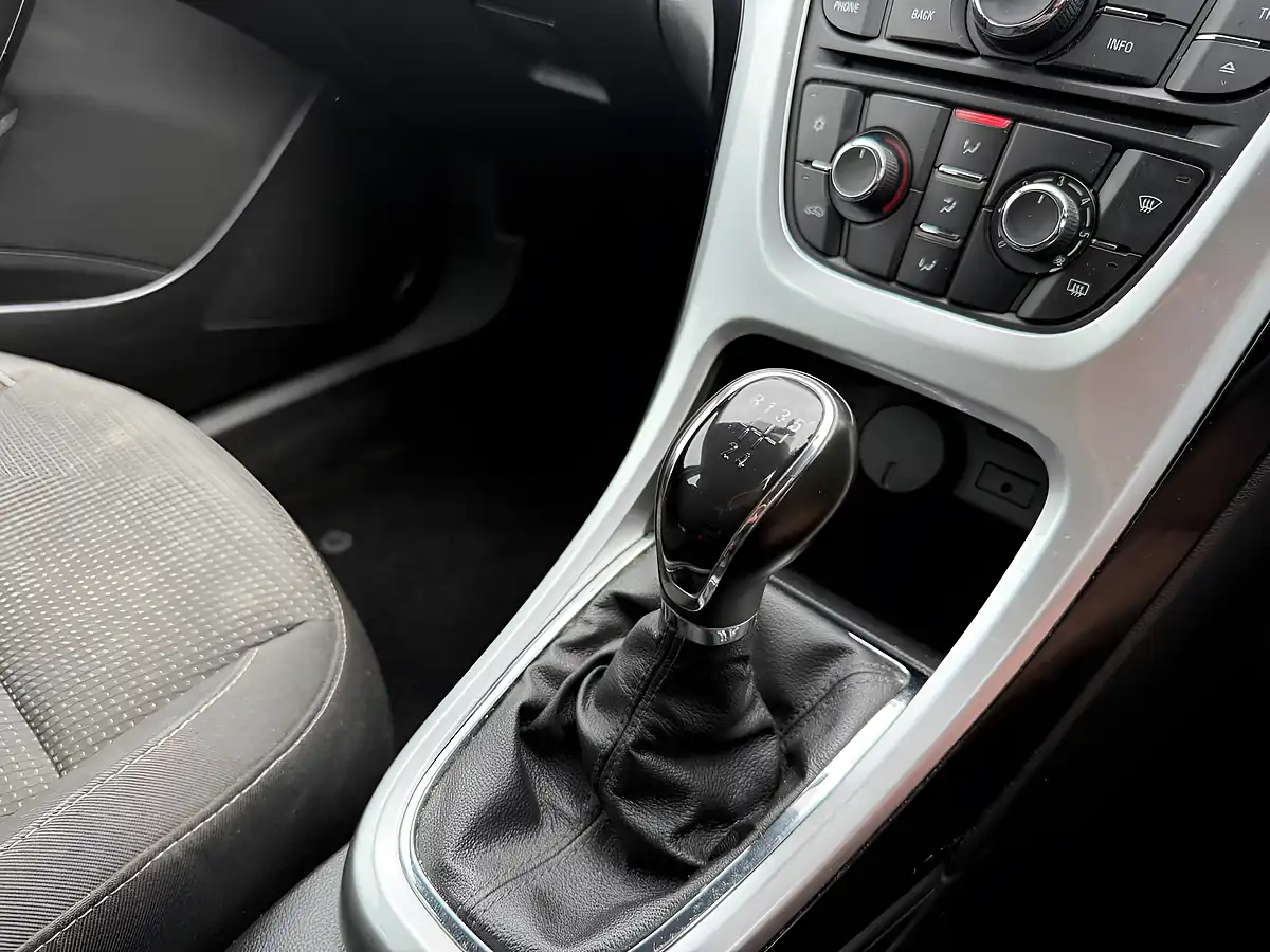 Used 2015 Vauxhall Astra Sri Black - Interior and Exterior details 17