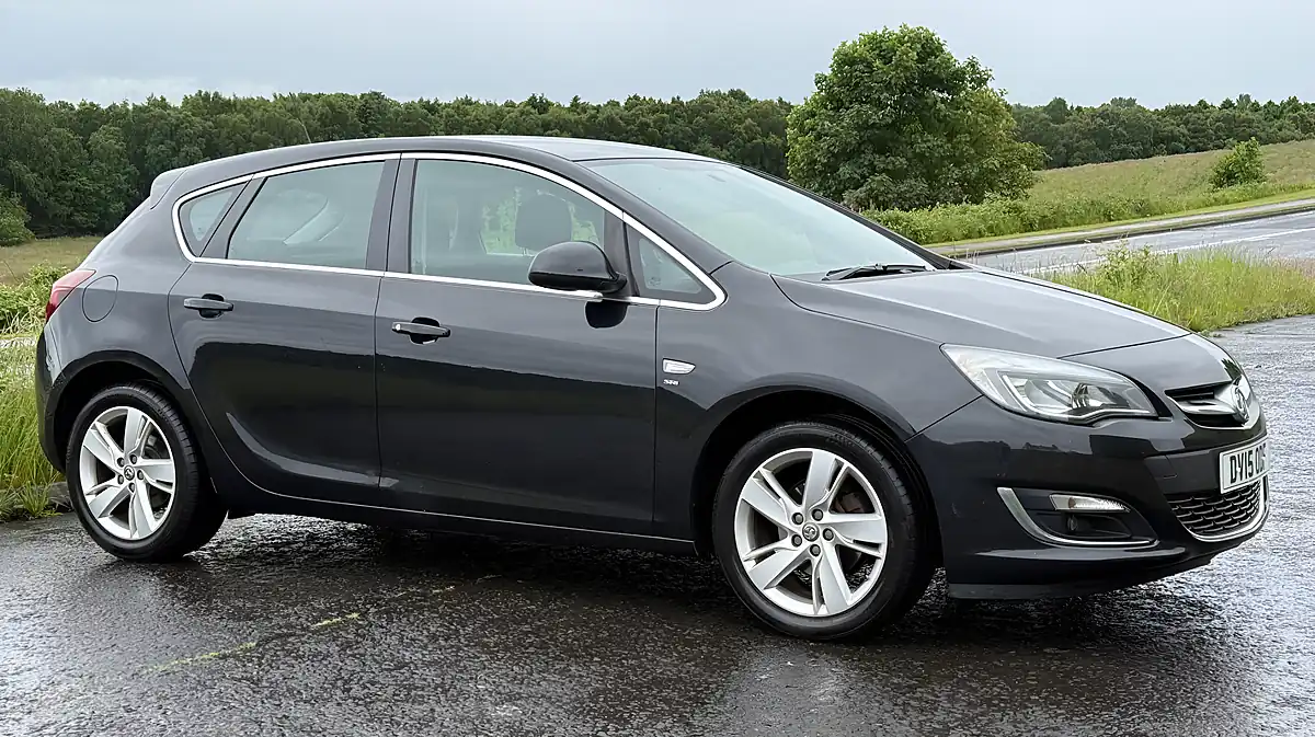 Used 2015 Vauxhall Astra Sri Black - Interior and Exterior details 2