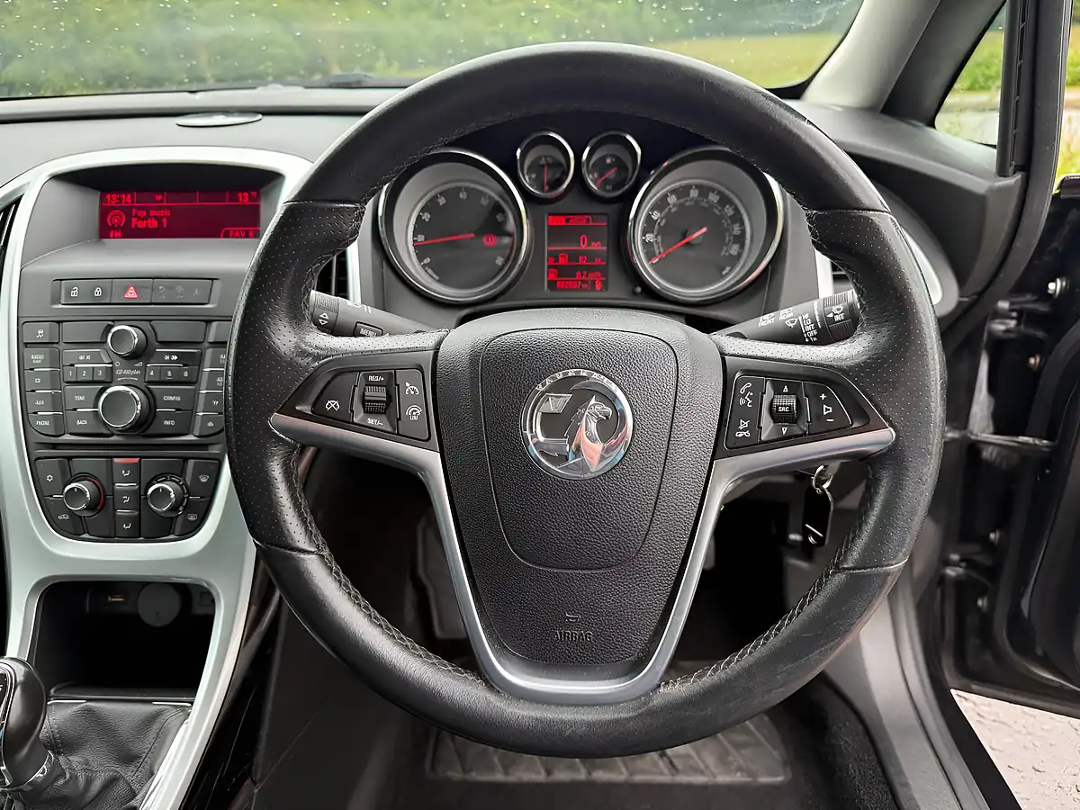 Used 2015 Vauxhall Astra Sri Black - Interior and Exterior details 20