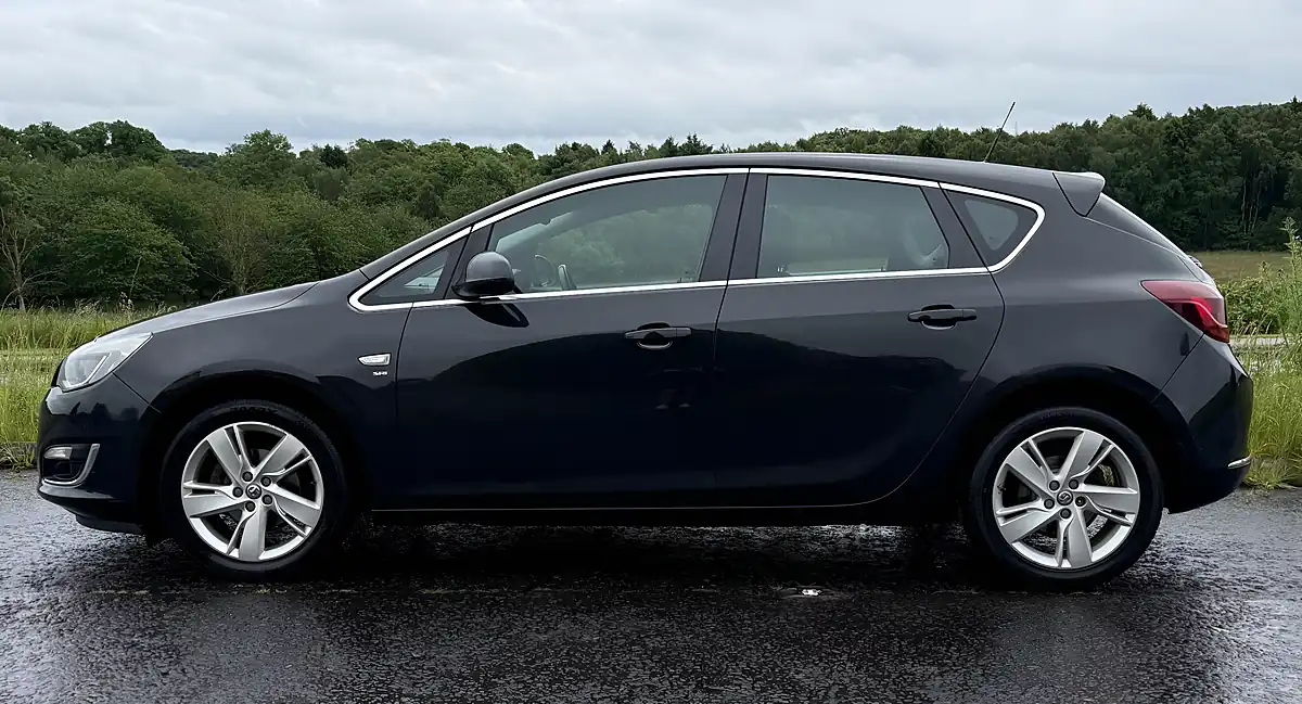 Used 2015 Vauxhall Astra Sri Black - Interior and Exterior details 5