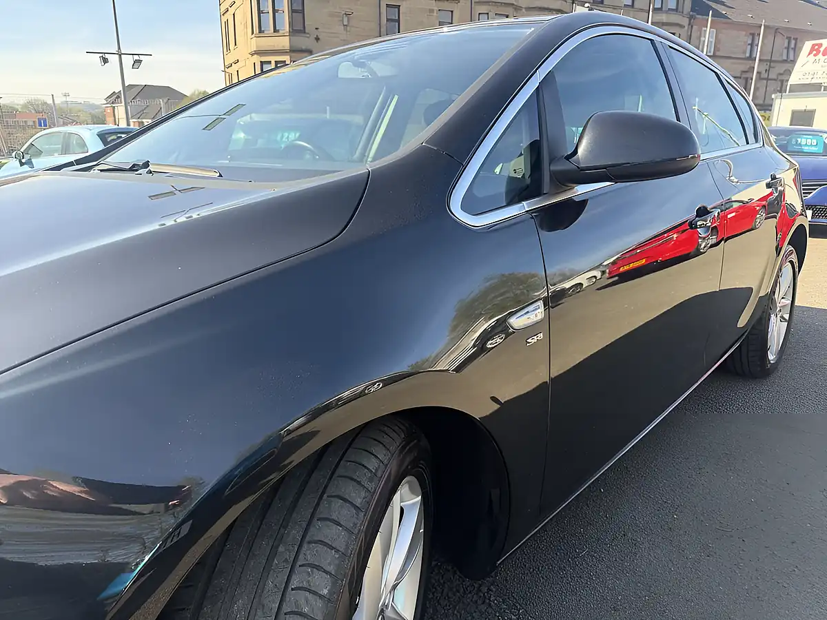 Used 2015 Vauxhall Astra Sri Black - Interior and Exterior details 12